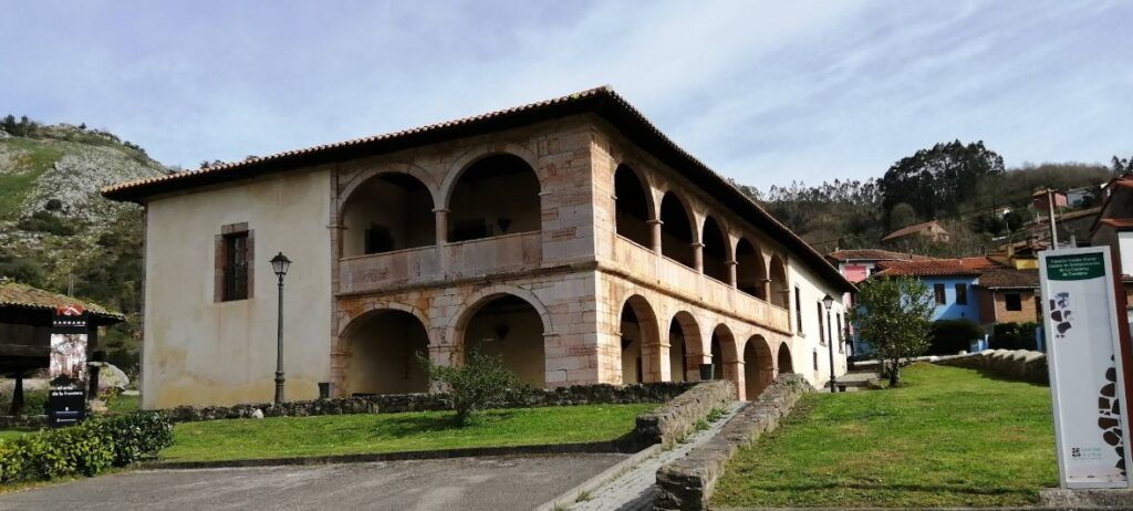 Centro de interpretación de la cueva de Candamo